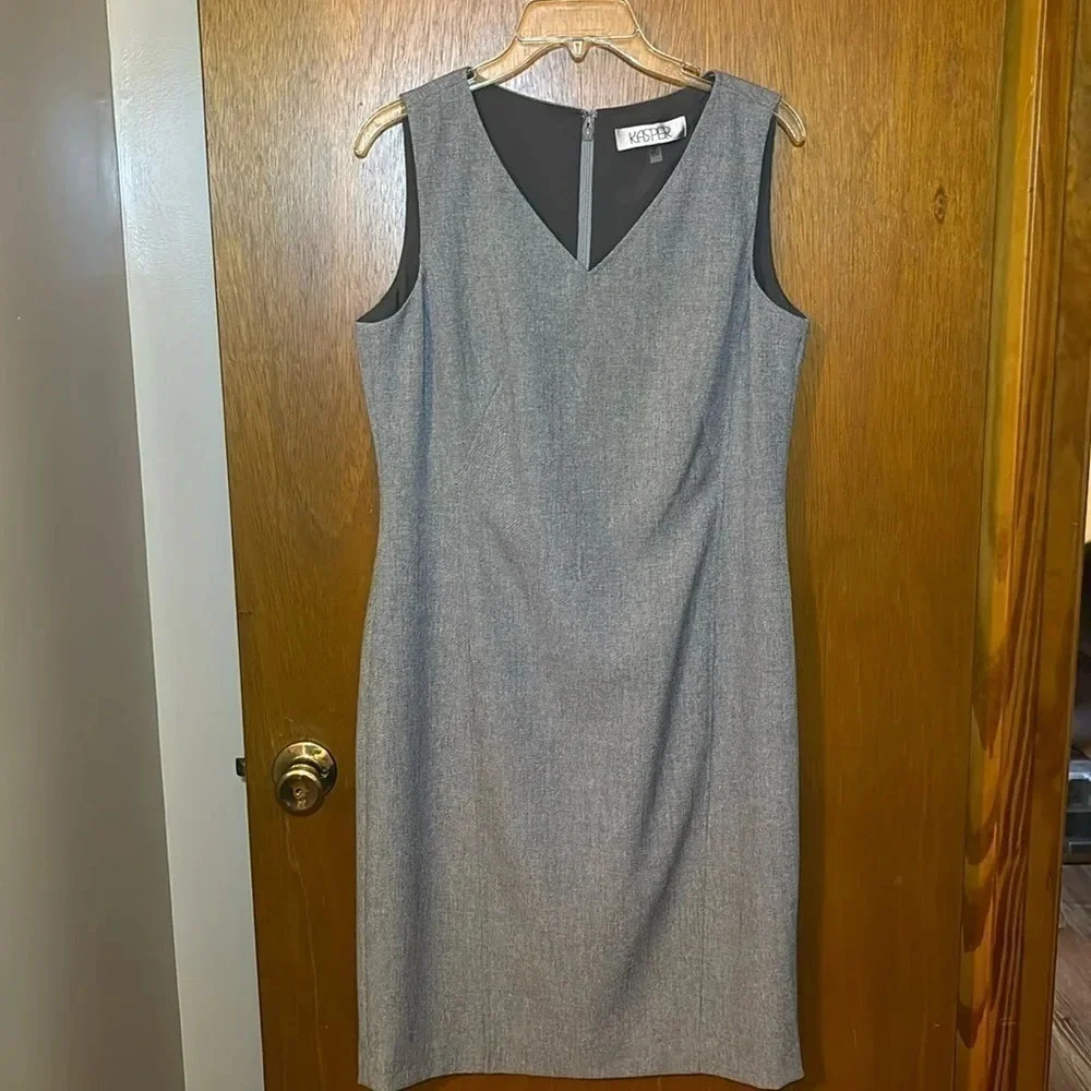 Kasper Beautiful Gray Dress Fully Lined Perfect for Office Size 10